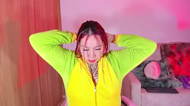 Snapshot of annika_taylor chatting on March 22, 2025, 1:32 am annika taylor online show from March 22, 2025, 1:32 am