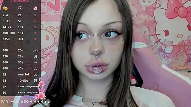 Snapshot of shy_melony chatting on February 25, 2026, 1:21 pm shy melony online show from February 25, 2026, 1:21 pm