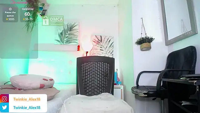 Twinkie-Alex18 online show from December 5, 2024, 2:42 am