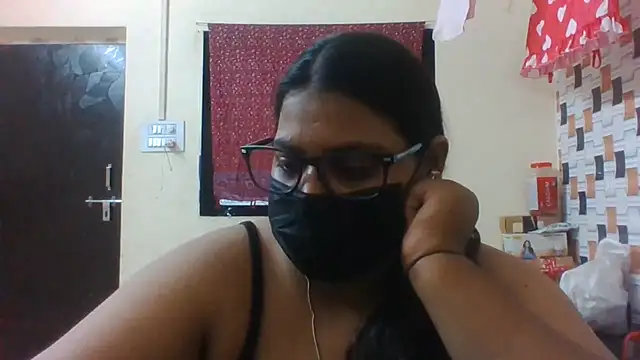 Hotmilfxox online show from June 11, 2026, 10:02 am