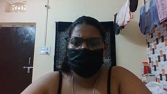 Hotmilfxox online show from June 19, 2026, 8:07 am