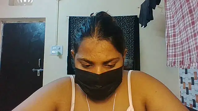 Hotmilfxox online show from July 12, 2026, 9:44 am