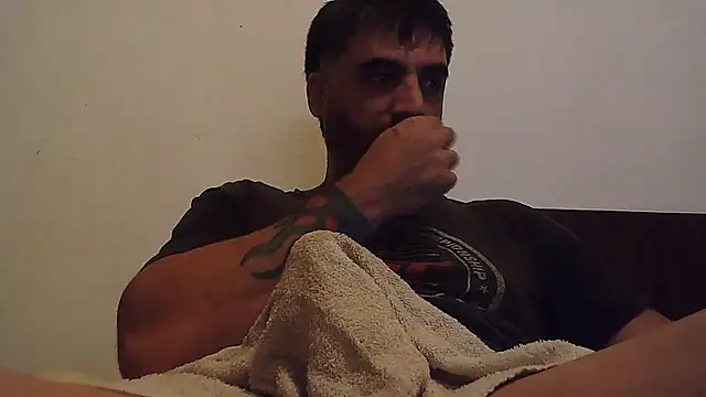 ozzypsico13 online show from October 3, 2025, 2:30 am