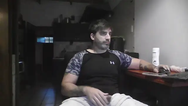 ozzypsico13 online show from April 10, 2026, 9:19 pm