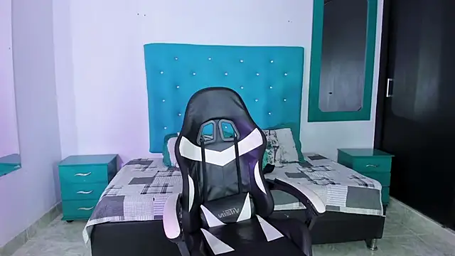 Tasha Sant online show from September 10, 2025, 8:09 pm