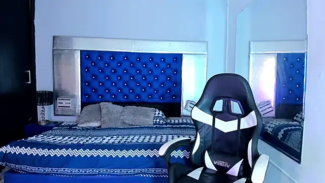 Tasha Sant online show from September 13, 2025, 9:03 pm