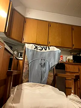 Snapshot of Frenchpoo chatting on September 19, 2025, 6:37 am Frenchpoo online show from September 19, 2025, 6:37 am