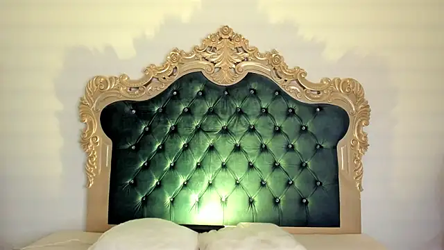 Ari sunshine  online show from September 12, 2025, 10:32 pm