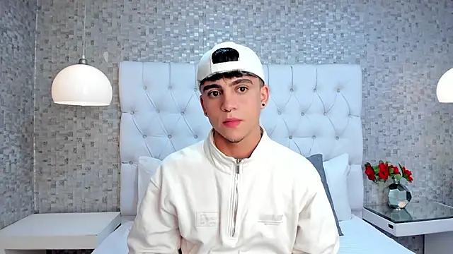 Snapshot of BrannTaylor chatting on September 11, 2025, 7:36 pm BrannTaylor online show from September 11, 2025, 7:36 pm