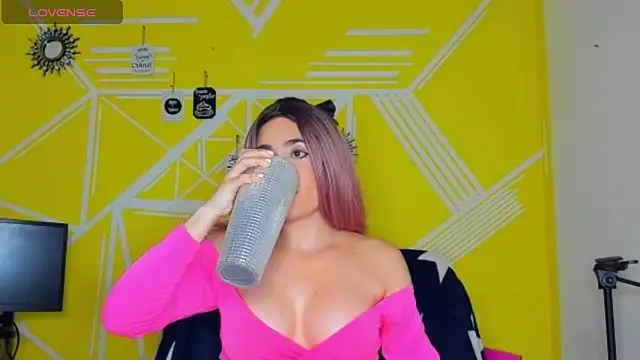 Nikolle Rouss online show from February 12, 2026, 9:10 pm