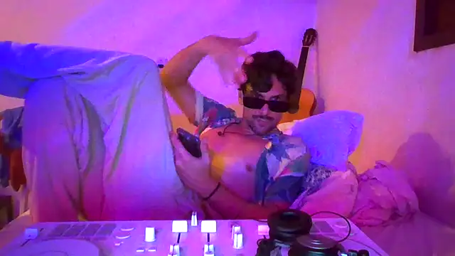 Snapshot of couplemilk chatting on February 3, 2026, 1:37 am couplemilk online show from February 3, 2026, 1:37 am