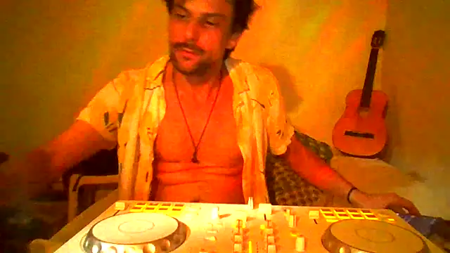 Snapshot of couplemilk chatting on February 5, 2026, 2:16 am couplemilk online show from February 5, 2026, 2:16 am