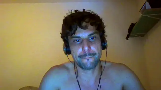 Snapshot of couplemilk chatting on February 14, 2026, 1:19 pm couplemilk online show from February 14, 2026, 1:19 pm