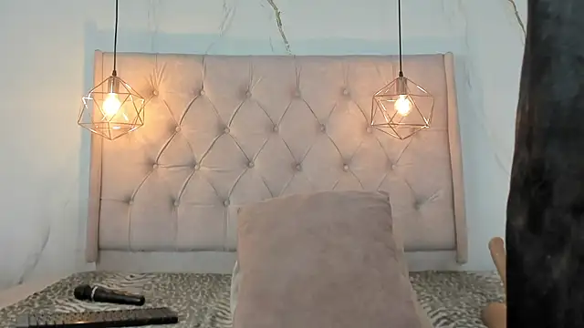 zamira 44 online show from March 14, 2026, 2:22 pm