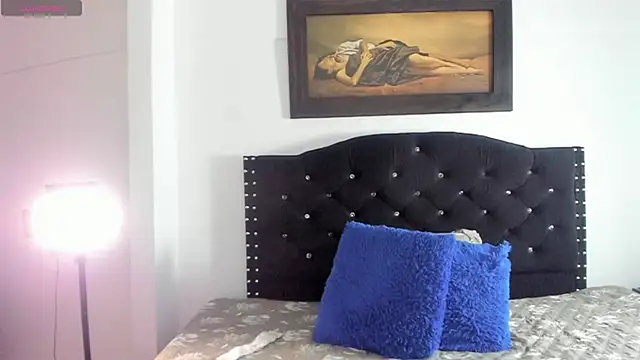 Vahiolet smith online show from November 28, 2025, 2:47 am