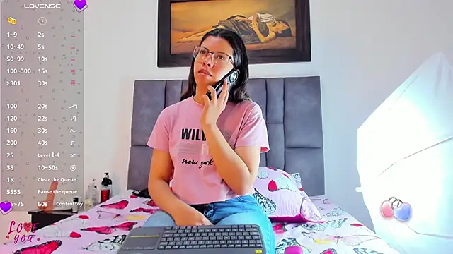 Vahiolet smith online show from March 22, 2026, 3:32 am