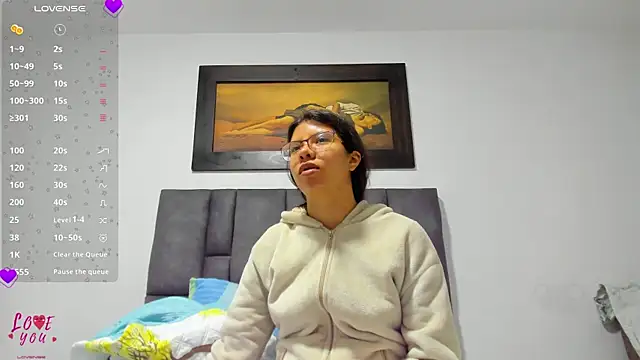 Vahiolet smith online show from April 18, 2026, 3:21 am