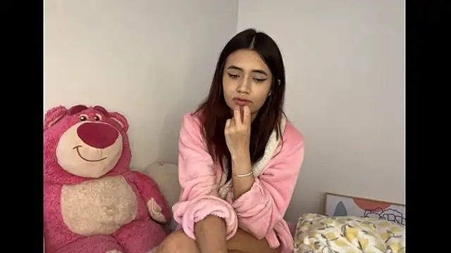 Snapshot of HallieLemon1 chatting on December 6, 2024, 10:19 pm HallieLemon1 online show from December 6, 2024, 10:19 pm