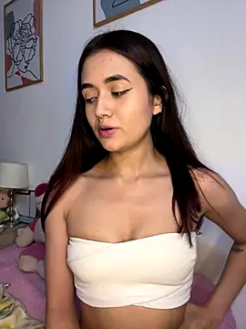 Snapshot of HallieLemon1 chatting on October 12, 2025, 2:21 am HallieLemon1 online show from October 12, 2025, 2:21 am