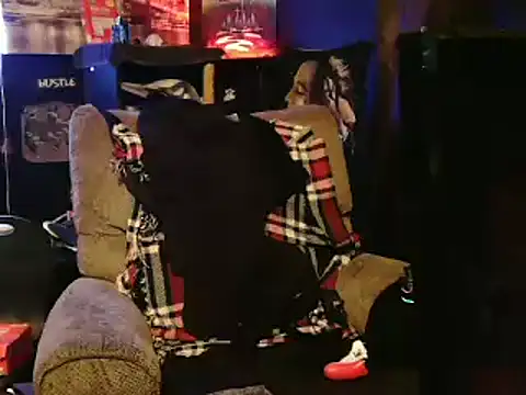 Snapshot of RM_Discov3ri3z chatting on February 14, 2025, 5:30 am RM Discov3ri3z online show from February 14, 2025, 5:30 am