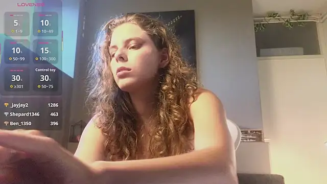 Snapshot of AyreenMoore chatting on July 8, 2026, 7:18 pm AyreenMoore online show from July 8, 2026, 7:18 pm