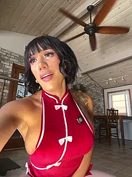 Snapshot of LushianaFitness chatting on February 14, 2025, 5:36 pm LushianaFitness online show from February 14, 2025, 5:36 pm