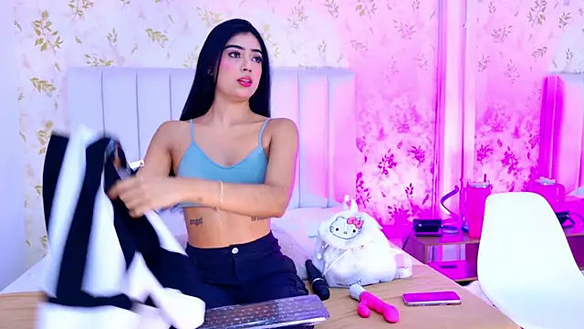 Mia-Monroe online show from November 16, 2025, 7:30 pm