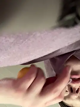 KatieBARBiE98 online show from April 19, 2026, 1:10 pm