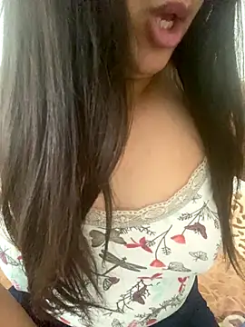 yassminsexy22 online show from November 22, 2025, 11:31 am