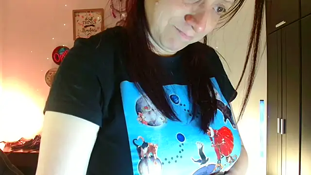 catalinamommyx online show from April 19, 2026, 12:54 am