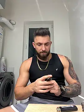 Snapshot of LoveIsBlind_ chatting on December 16, 2024, 9:31 pm LoveIsBlind  online show from December 16, 2024, 9:31 pm