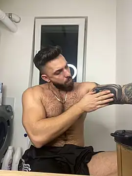 Snapshot of LoveIsBlind_ chatting on December 26, 2024, 9:37 pm LoveIsBlind  online show from December 26, 2024, 9:37 pm