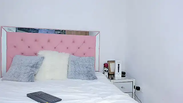 Snapshot of _violetadulce chatting on February 22, 2025, 1:44 am  violetadulce online show from February 22, 2025, 1:44 am