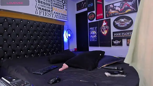 Snapshot of MADISSONLOVE_ chatting on March 5, 2025, 12:11 pm MADISSONLOVE online show from March 5, 2025, 12:11 pm