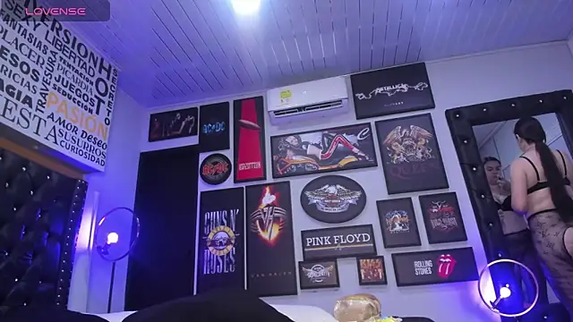 Snapshot of MADISSONLOVE_ chatting on March 9, 2025, 12:09 pm MADISSONLOVE online show from March 9, 2025, 12:09 pm