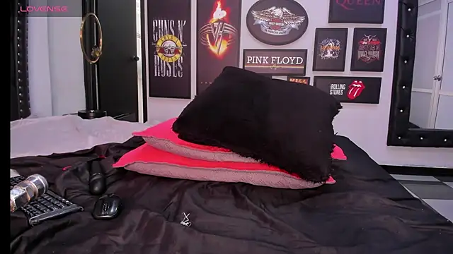 Snapshot of MADISSONLOVE_ chatting on March 15, 2025, 6:10 pm MADISSONLOVE online show from March 15, 2025, 6:10 pm