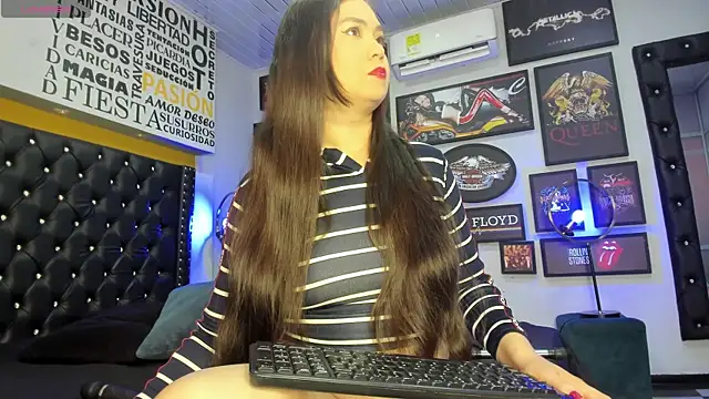 Snapshot of MADISSONLOVE_ chatting on March 20, 2025, 12:11 pm MADISSONLOVE online show from March 20, 2025, 12:11 pm