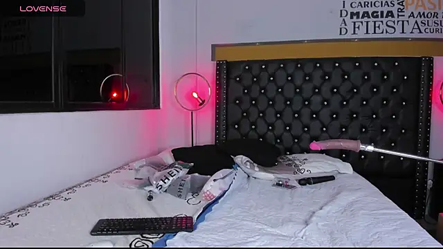 Snapshot of MADISSONLOVE_ chatting on September 16, 2025, 3:40 am MADISSONLOVE online show from September 16, 2025, 3:40 am