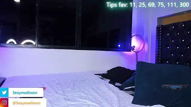 Snapshot of MADISSONLOVE_ chatting on January 11, 2026, 3:00 am MADISSONLOVE online show from January 11, 2026, 3:00 am