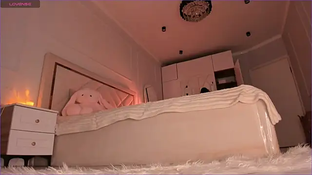 stellagracee online show from November 5, 2025, 3:34 pm