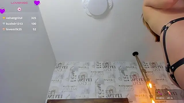 LUCYAMARS1 online show from October 18, 2025, 3:57 pm