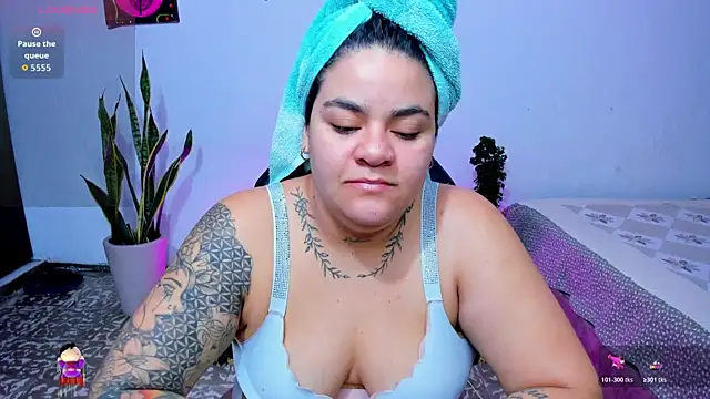 Snapshot of Sharon_hils chatting on May 5, 2026, 2:25 pm Sharon hils online show from May 5, 2026, 2:25 pm