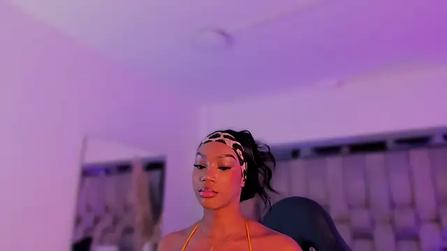 ChaynnaCooper online show from October 4, 2025, 8:40 pm