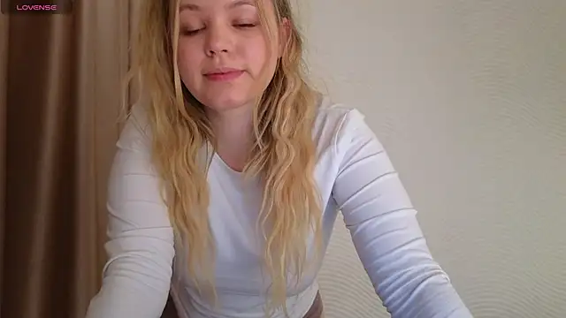 Milana15 online show from April 15, 2026, 4:36 pm