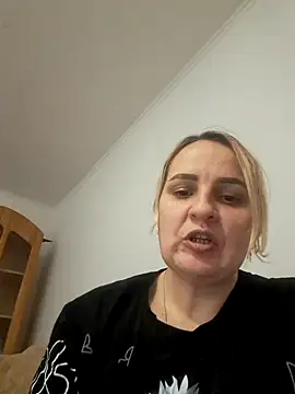 Malichkaanna30 online show from February 5, 2025, 8:04 pm