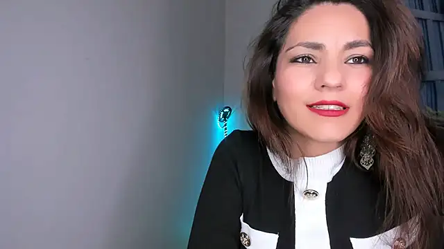 Snapshot of Chanel_shaw chatting on October 28, 2025, 5:37 pm Chanel shaw online show from October 28, 2025, 5:37 pm