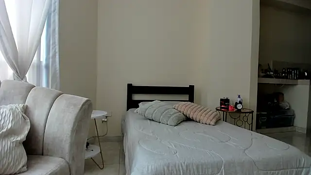 evely coelloo online show from March 4, 2025, 7:01 pm