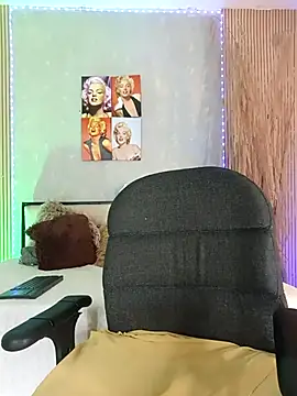 nahiarapalmer19 online show from March 25, 2026, 3:29 pm