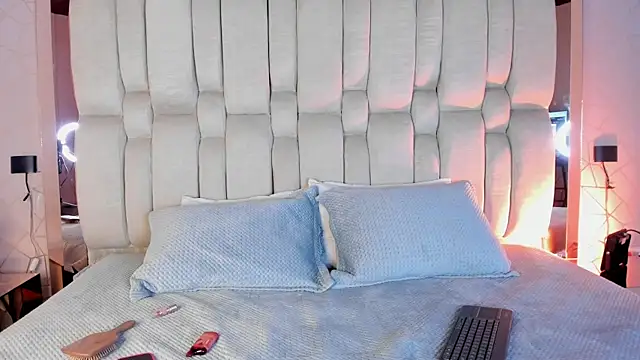 Isa Little Star online show from April 7, 2026, 4:13 am