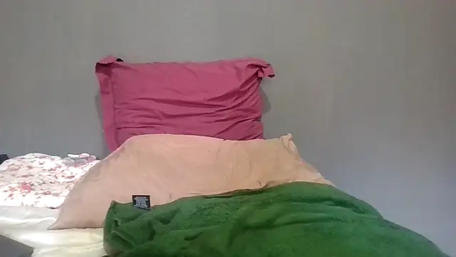 Snapshot of TheeRealShow chatting on February 21, 2026, 12:17 pm TheeRealShow online show from February 21, 2026, 12:17 pm